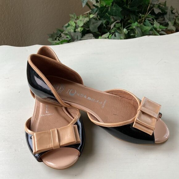 Jeffrey Campbell Shoes - Jeffery Campbell Slip-On Patented Leather Black/Tan Shoes Size 6